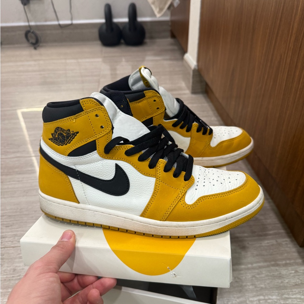 Air Jordan 1 Retro High OG yellow ochre